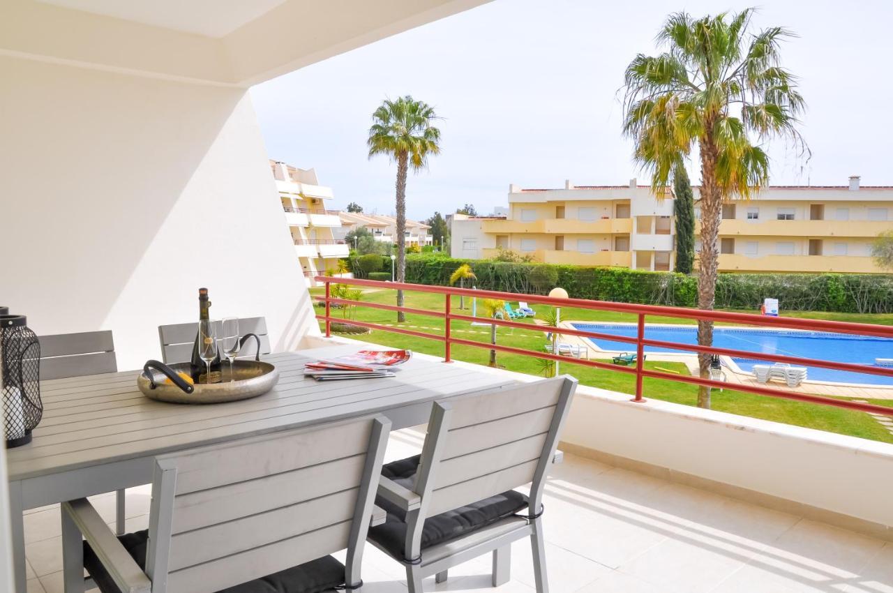 Lovelystay - 2Br Modern, Pool Access, Close To Marina & Beach Quarteira Exteriör bild